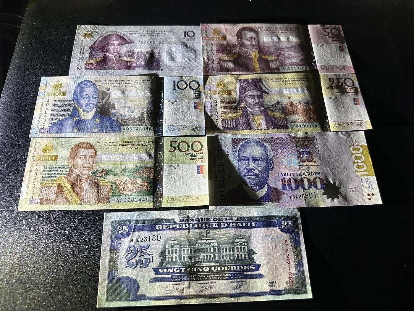 《外钞收藏家》第五百九十期（欧洲强钞、港币、硬通货及丰富裸币大拍场）（本平台长期征集拍品、欢迎藏友们联系合作） 海地10-1000面额 7张一起 全新UNC 尾8801