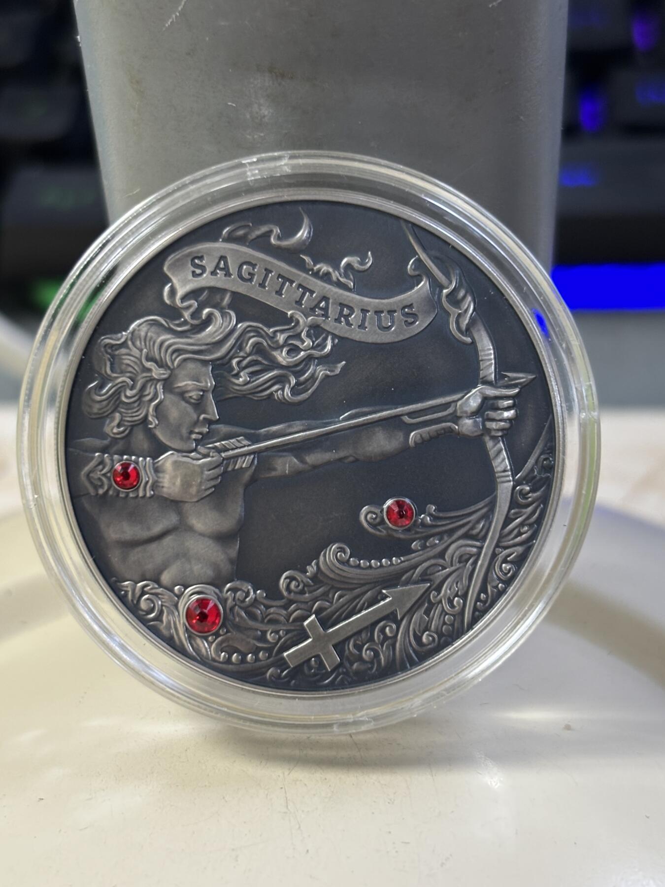 第183期拍卖 白俄罗斯2013年十二星座系列射手座镶嵌宝石银币，925银，28.28克，发行7777枚