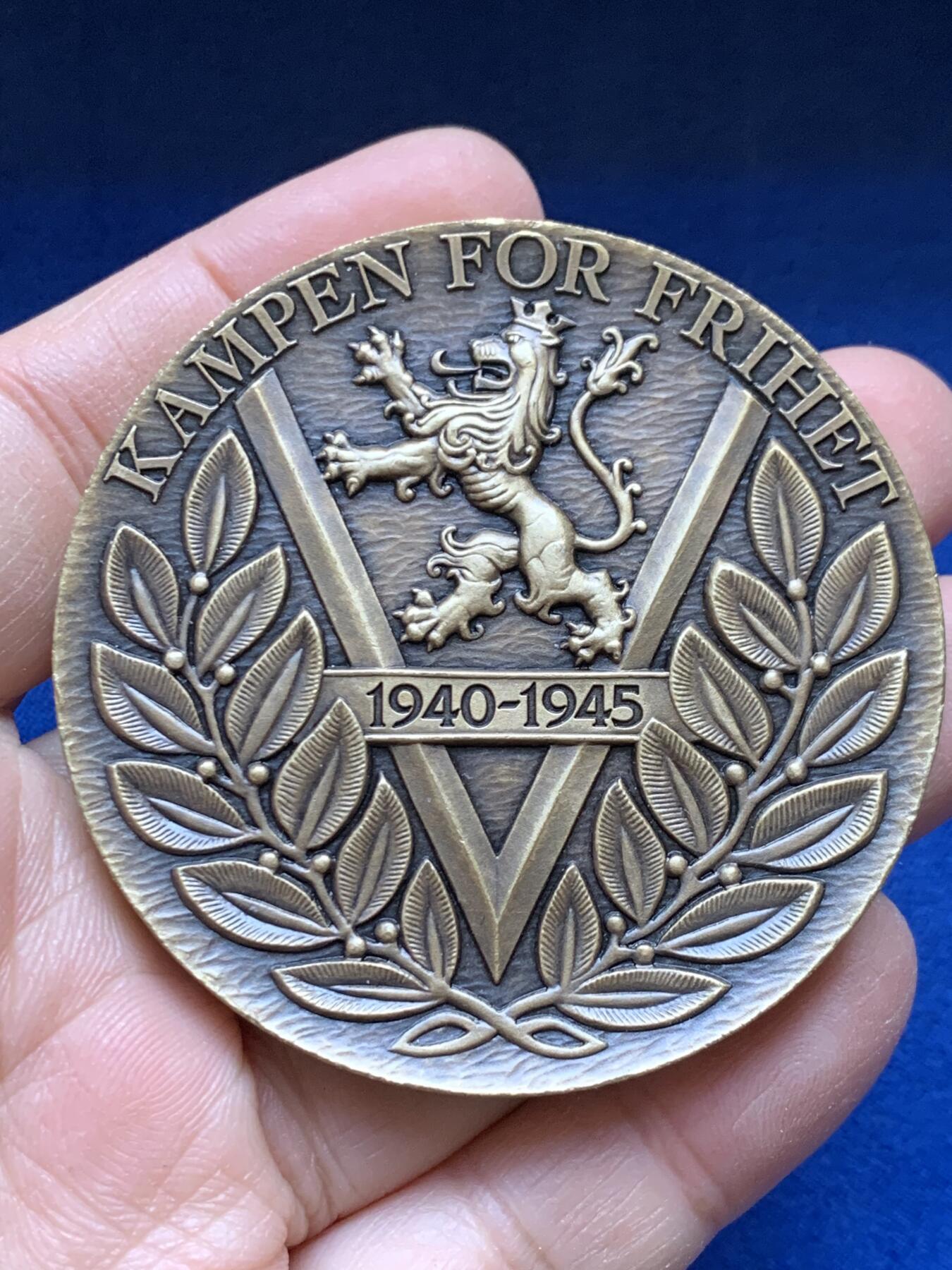 《竞宝斋》第443场 周日，周一，2场连拍 （全场包邮） 挪威为自由而战系列二战纪念章 112.2克 60.7mm