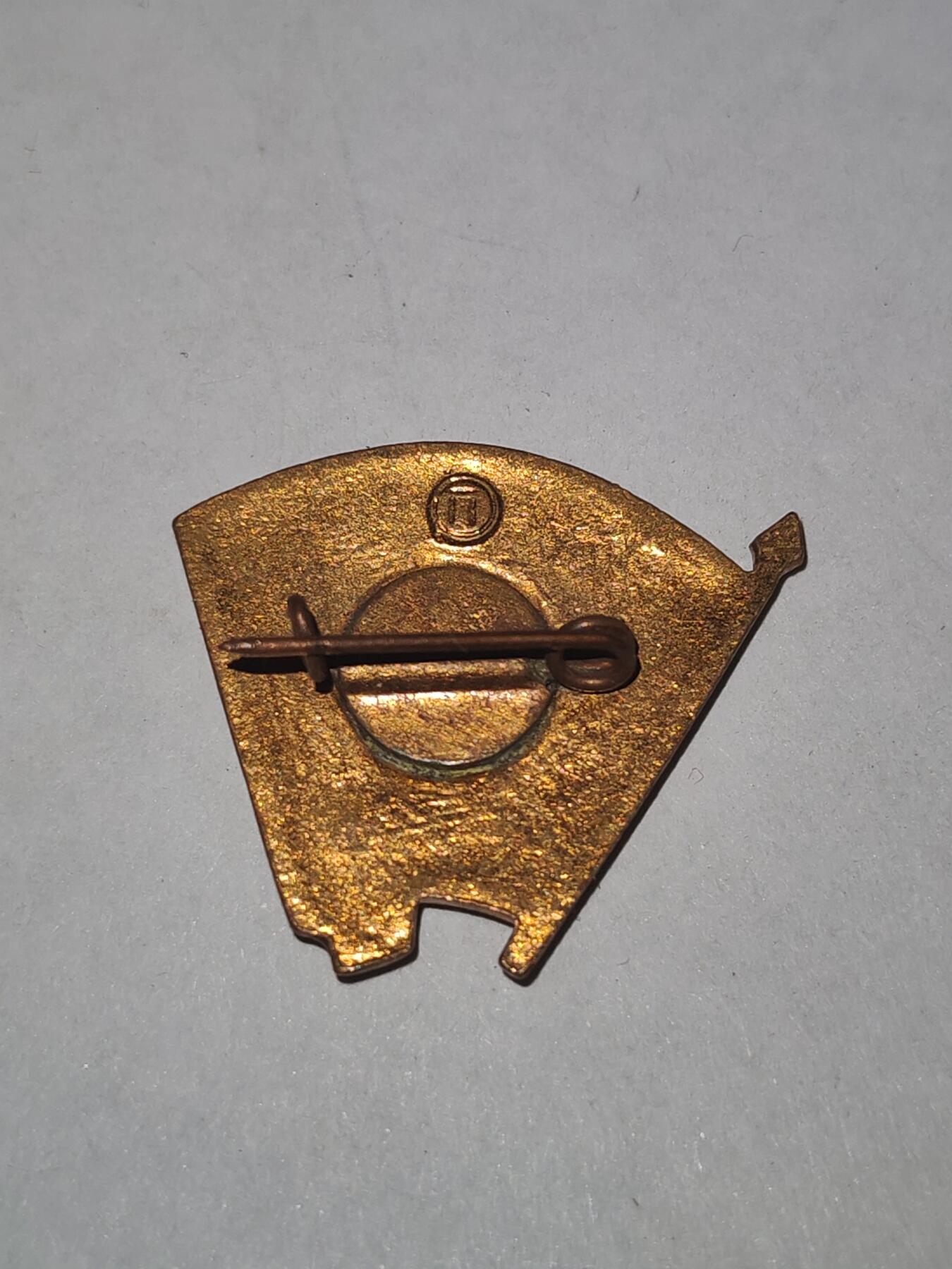 韵星假日拍卖第三十一期 -- Rimey Holidays Auction 31 苏联早期热珐琅版全联盟列宁主义青年共产主义者成员证章 无损 背带厂标