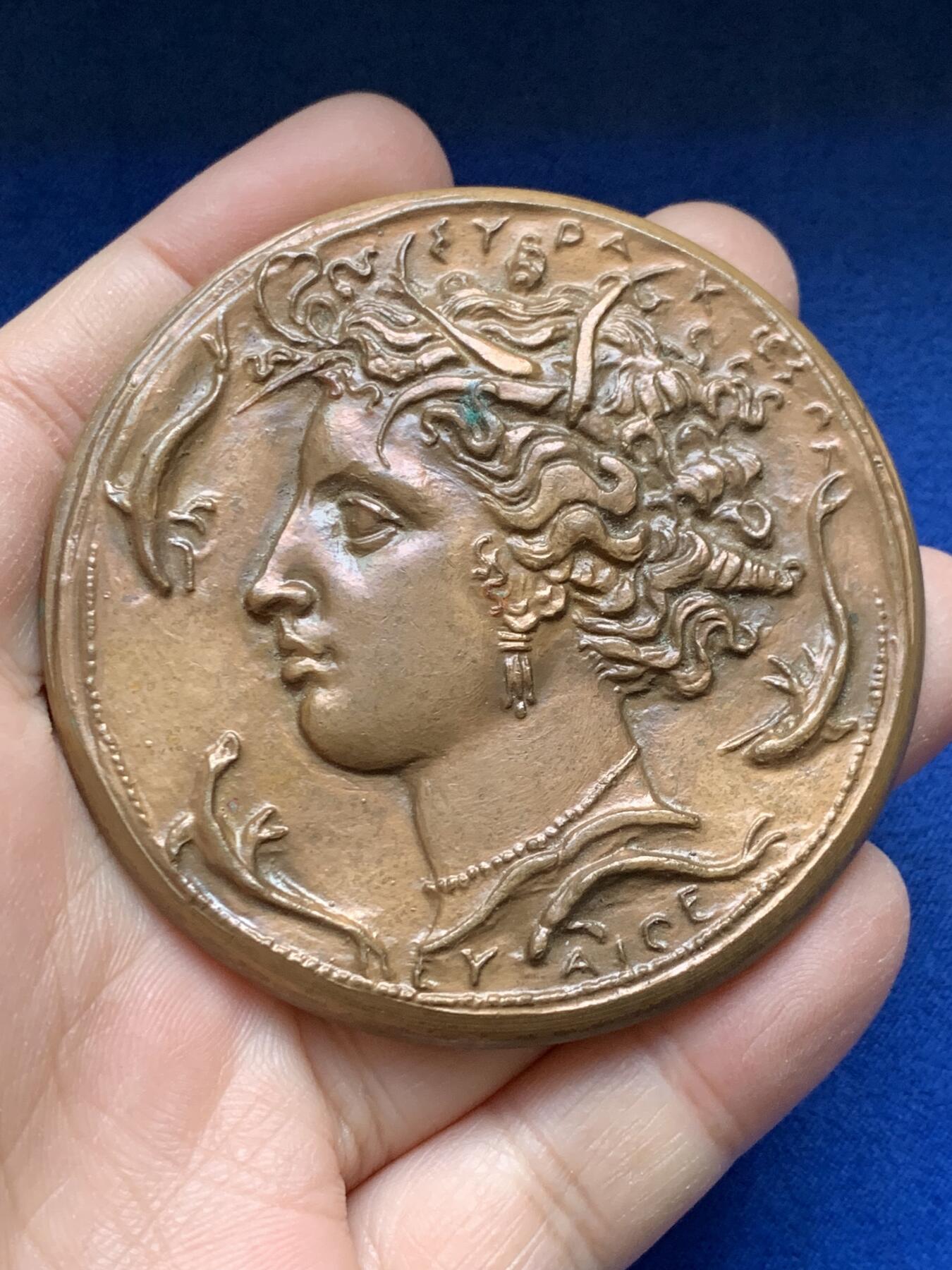 《竞宝斋》第443场 周日，周一，2场连拍 （全场包邮） 法国电气工程建设联盟铜章 169克 68.3mm