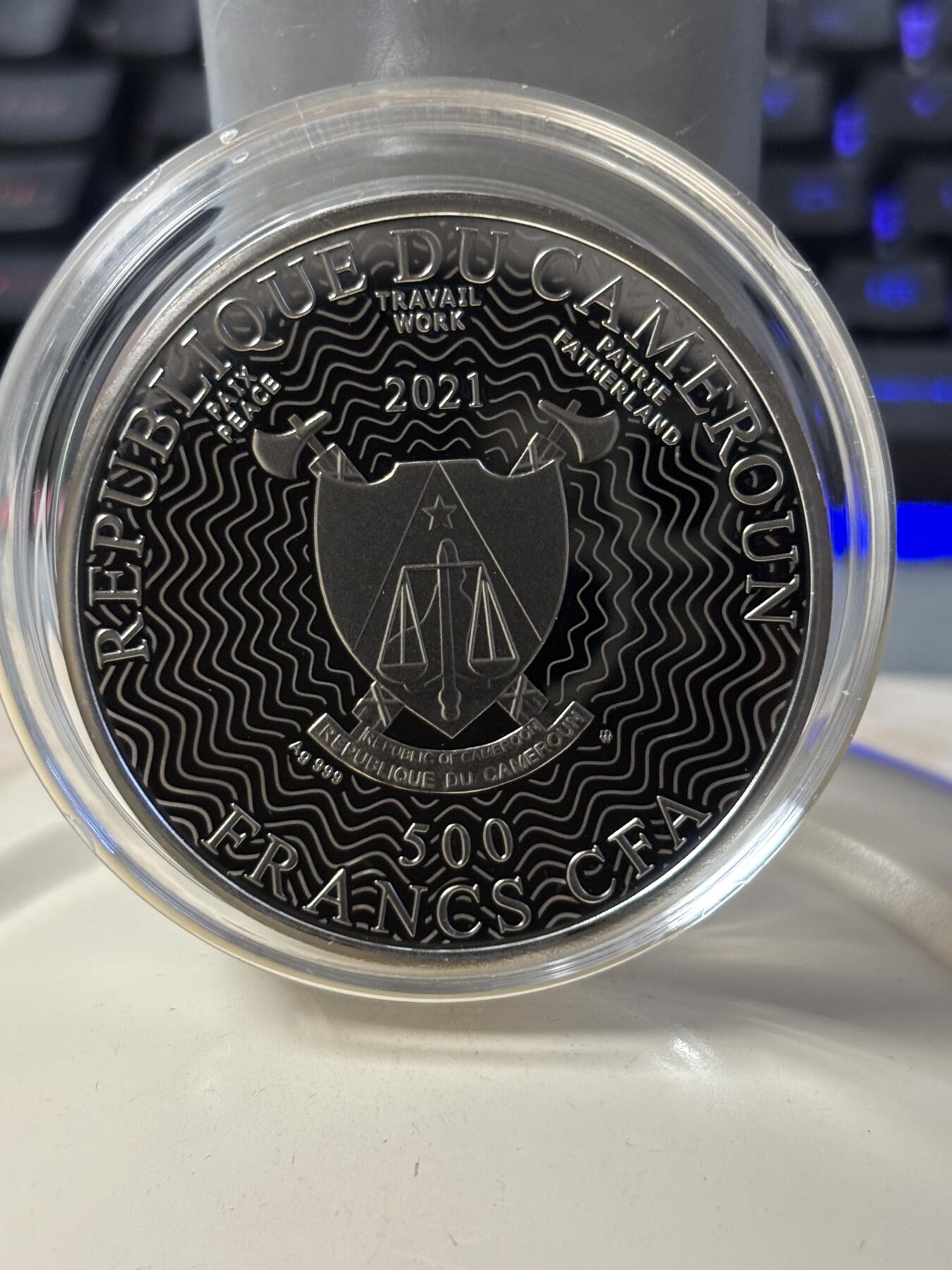 第184期拍卖 喀麦隆2021年太阳系系列金星钌化镀金彩印纪念银币，999银钌化镀金，17.5克，发行555枚，有氧化