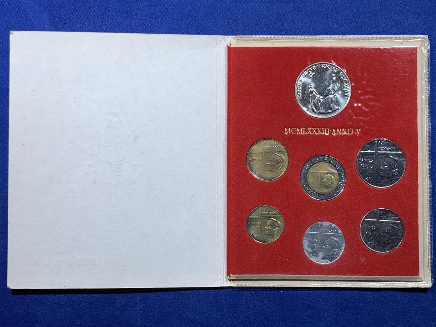 《竞宝斋》第443场 周日，周一，2场连拍 （全场包邮） 梵蒂冈1983年7枚官方套币，含1枚1000里拉银币。