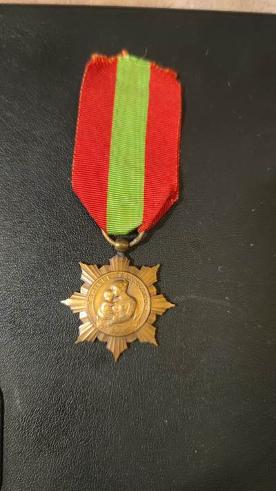 全场0元起拍，周日（12.5）下午5点开始，第69期 - 法国母亲奖章