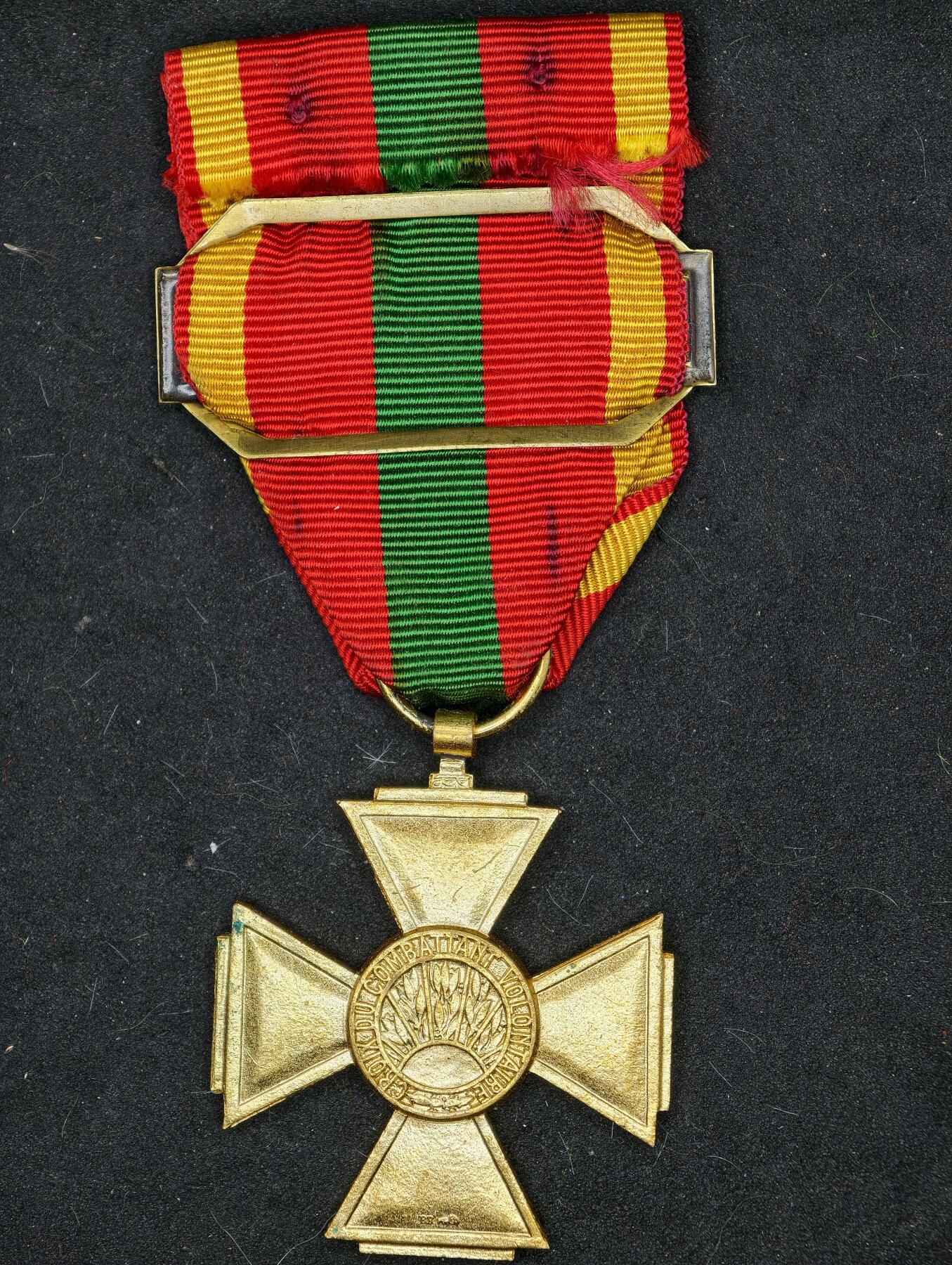 凯旋世界勋赏（第20期）（欢迎送拍）（对拍品有疑问请询问客服，不接受到手刀，出价默认拍品品相。请认真阅读拍卖规则！出价默认已认可！）（收到货请录制开箱视频，无视频概不处理问题。） 法国一战志愿战士十字，带阿尔及利亚铭条