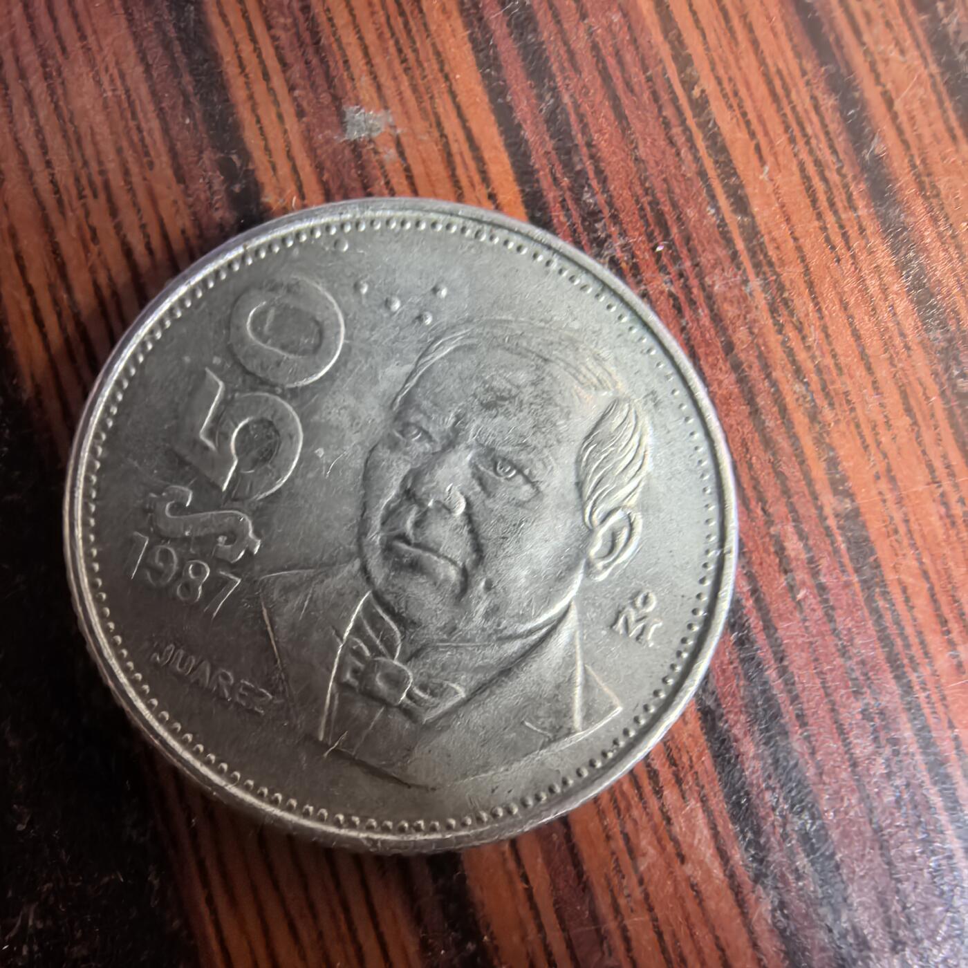 泡泡币外币第三十七场可代拍15038385335微信 墨西哥鹰叼蛇。