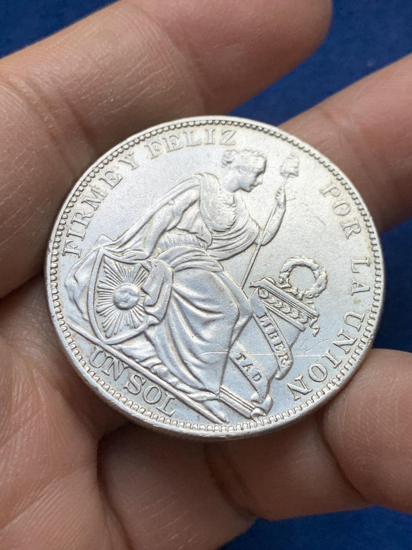 《竞宝斋》第443场 周日，周一，2场连拍 （全场包邮） 秘鲁1925年坐人1索尔银币 细节见图