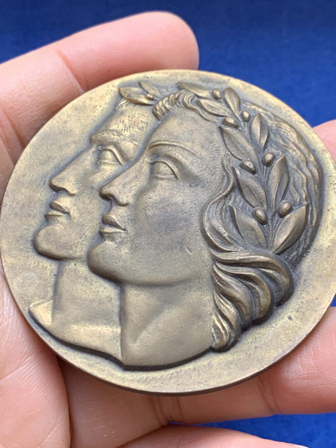 《竞宝斋》第443场 周日，周一，2场连拍 （全场包邮） 法国青年体育铜章 重106.7克 直径56mm