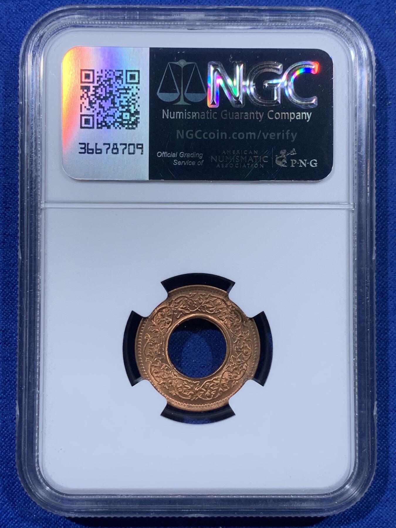 《竞宝斋》第443场 周日，周一，2场连拍 （全场包邮） NGC MS65RB 英属印度 1944年 1PICE 中孔铜币 卷拆品 高分极品状态