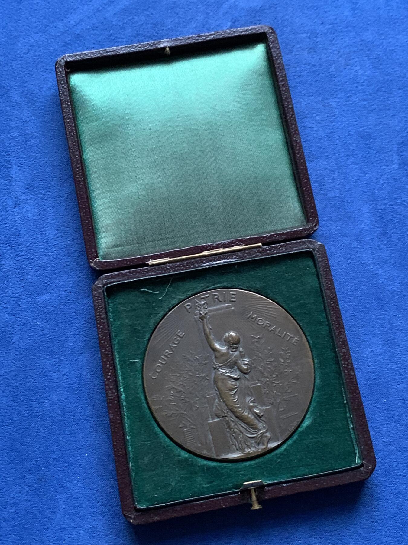 《竞宝斋》第443场 周日，周一，2场连拍 （全场包邮） 名家名作 法国体操协会联盟铜章 93.8克 57.8mm 丰饶角铜标 精美盒装