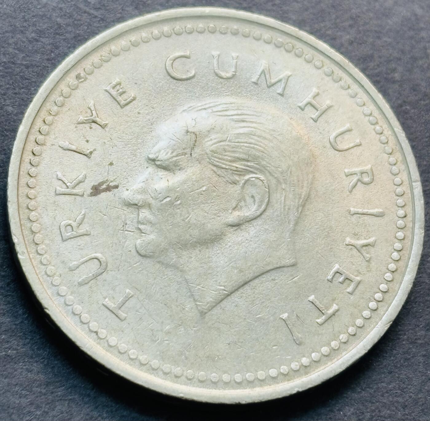 文馨钱币收藏第 284 场，【 长期接收代拍品】老藏家拍品南朝鲜李承晚时期货币，泰国大型纪念币，土耳其各时期及各国套币场 原光品相 1994 年土耳其 5000 里拉，第一版关门年，只发行三年