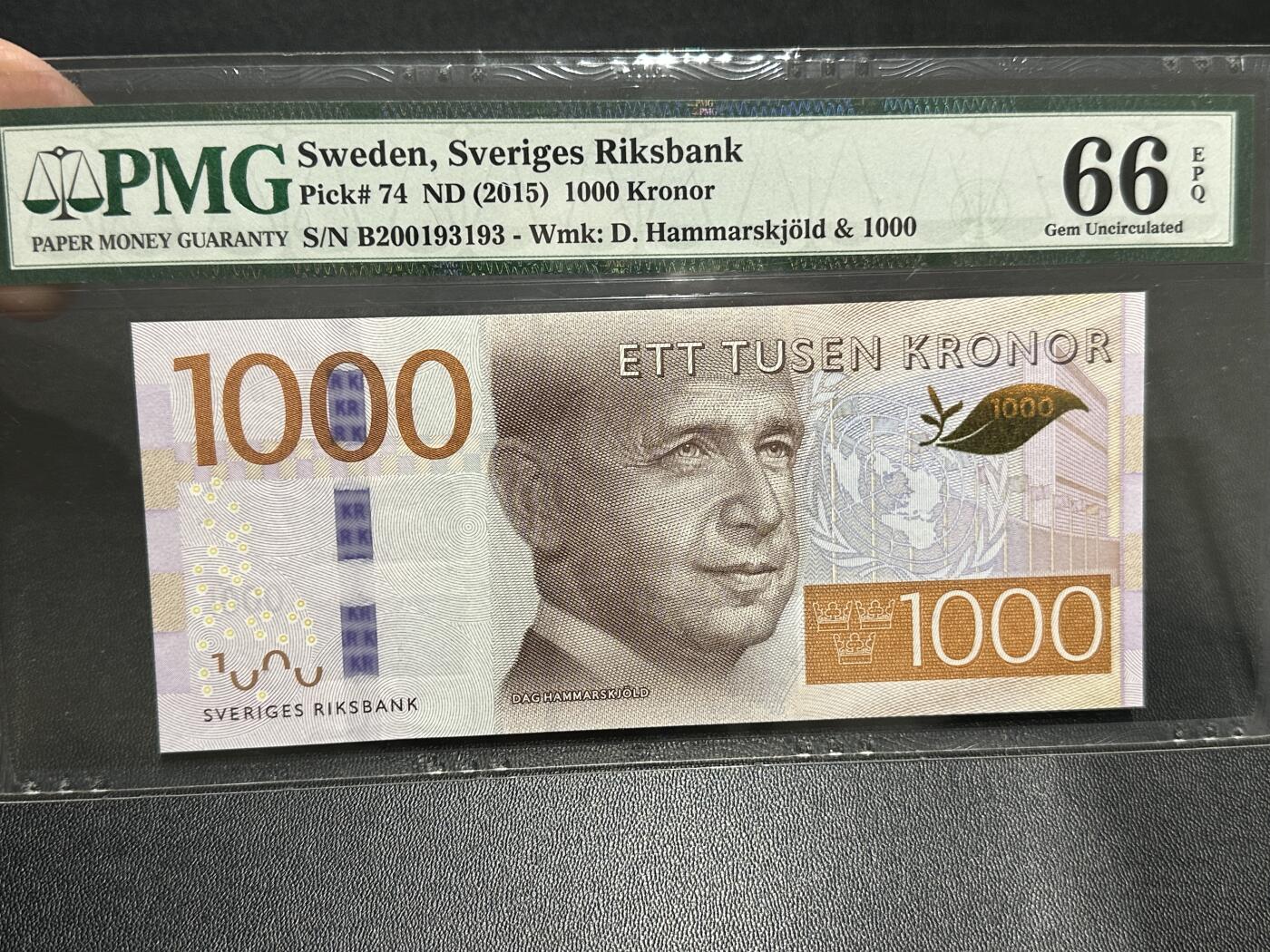 《外钞收藏家》第五百九十期（欧洲强钞、港币、硬通货及丰富裸币大拍场）（本平台长期征集拍品、欢迎藏友们联系合作） 2015年瑞典最新版1000克朗 PMG66 无47靓号