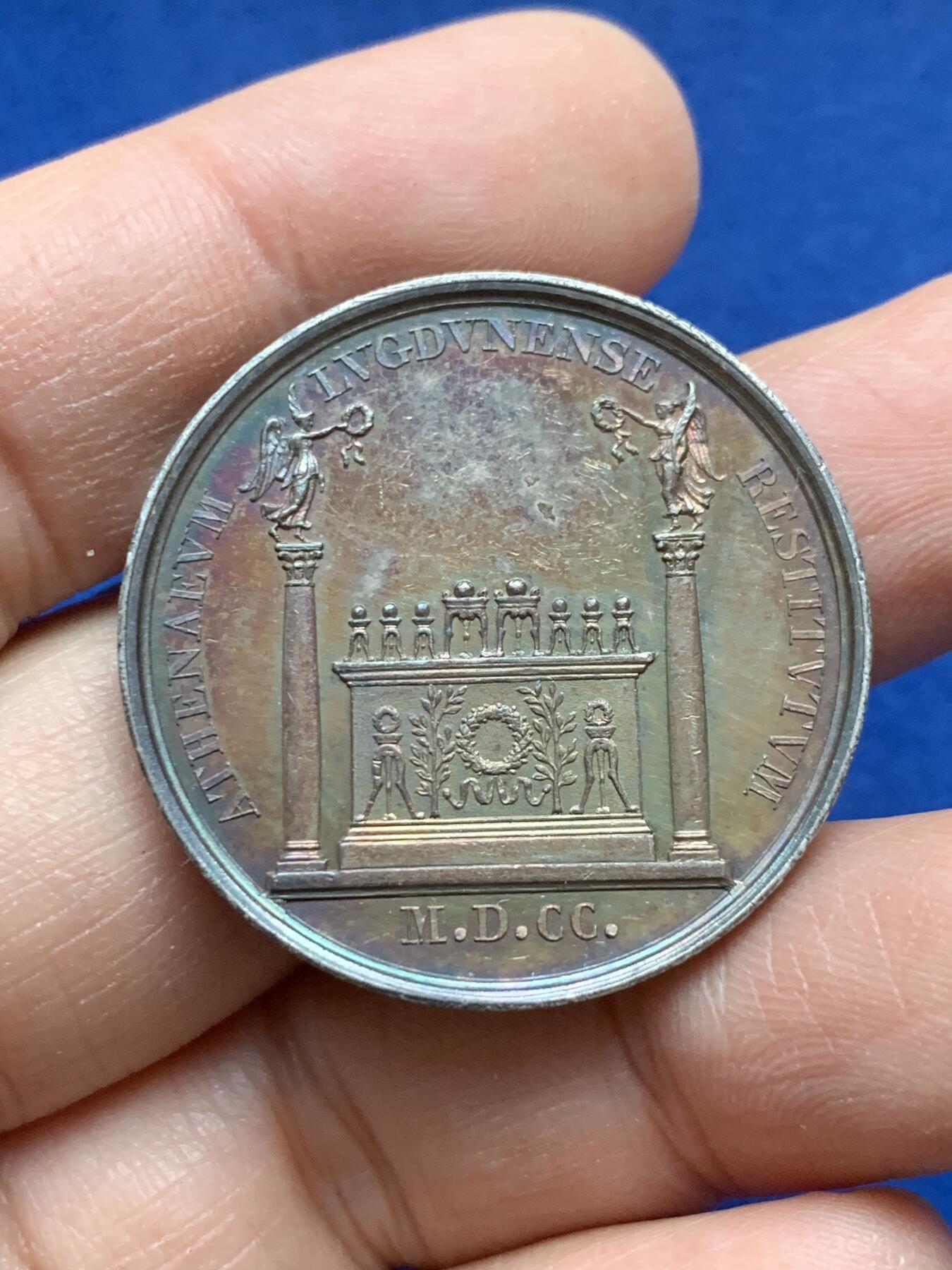 《竞宝斋》第443场 周日，周一，2场连拍 （全场包邮） 法国1828年里昂雅典娜艺术学院银质奖章 33.5mm 15.05g 神灯边铭 早期边铭