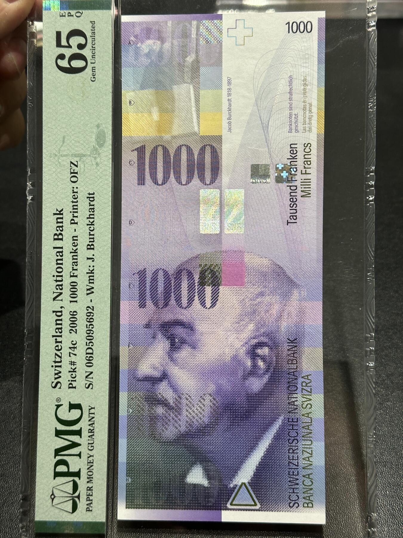 《外钞收藏家》第五百九十期（欧洲强钞、港币、硬通货及丰富裸币大拍场）（本平台长期征集拍品、欢迎藏友们联系合作） 2006年瑞士人像竖版1000法郎 PMG65 无47靓号 品相很绝 只是居中差点