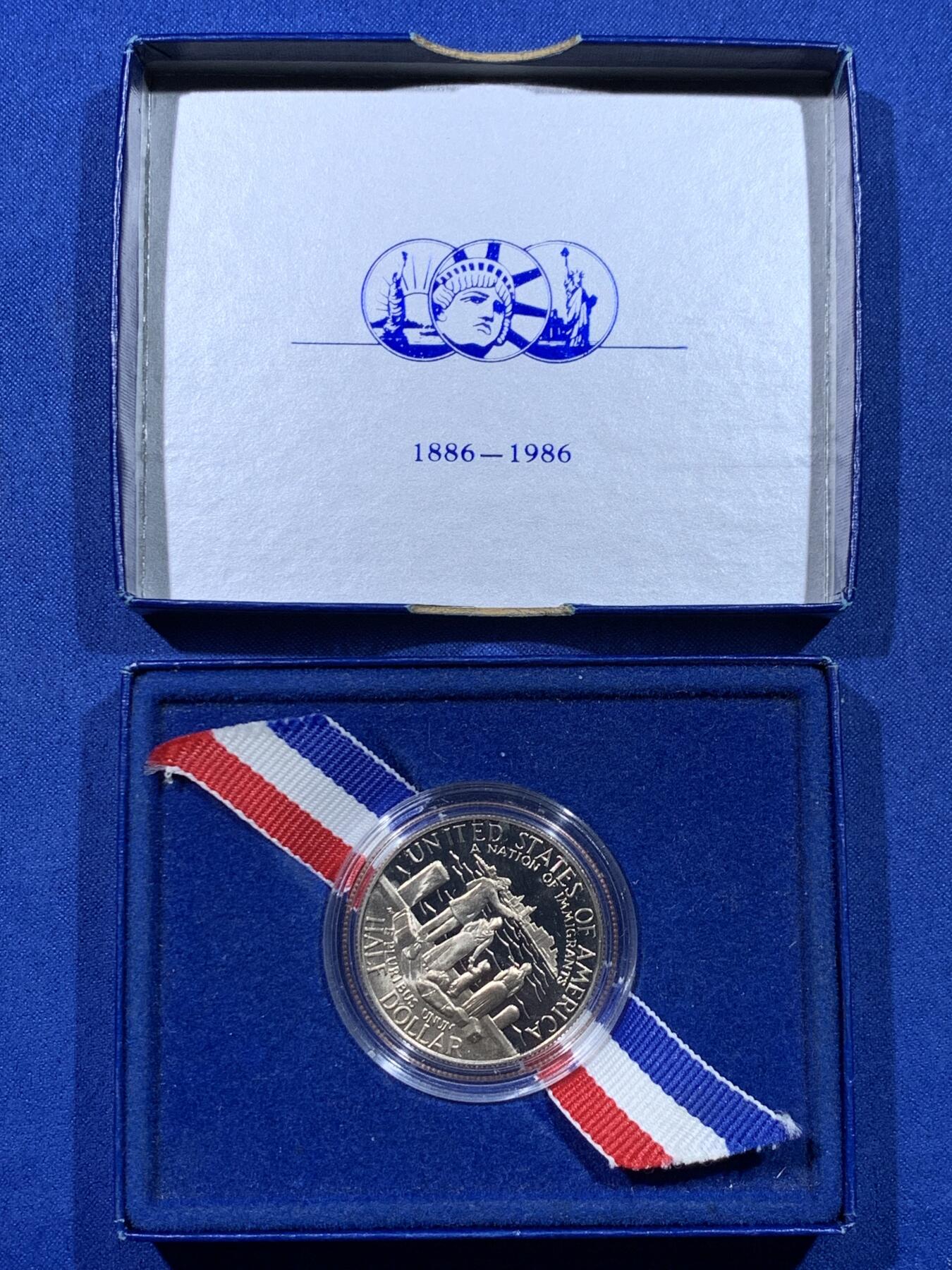 《竞宝斋》第443场 周日，周一，2场连拍 （全场包邮） 美国州币原光一本51枚+美国1986年50分自由女神像精制币