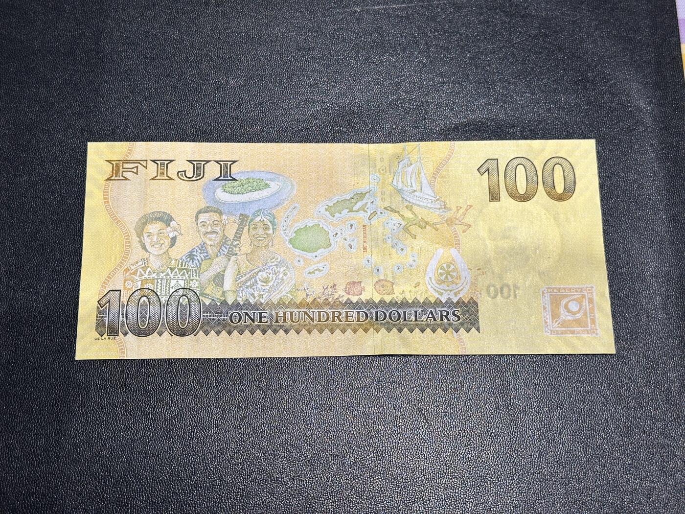 《外钞收藏家》第五百九十期（欧洲强钞、港币、硬通货及丰富裸币大拍场）（本平台长期征集拍品、欢迎藏友们联系合作） 斐济100面额 大金蟾 全新UNC