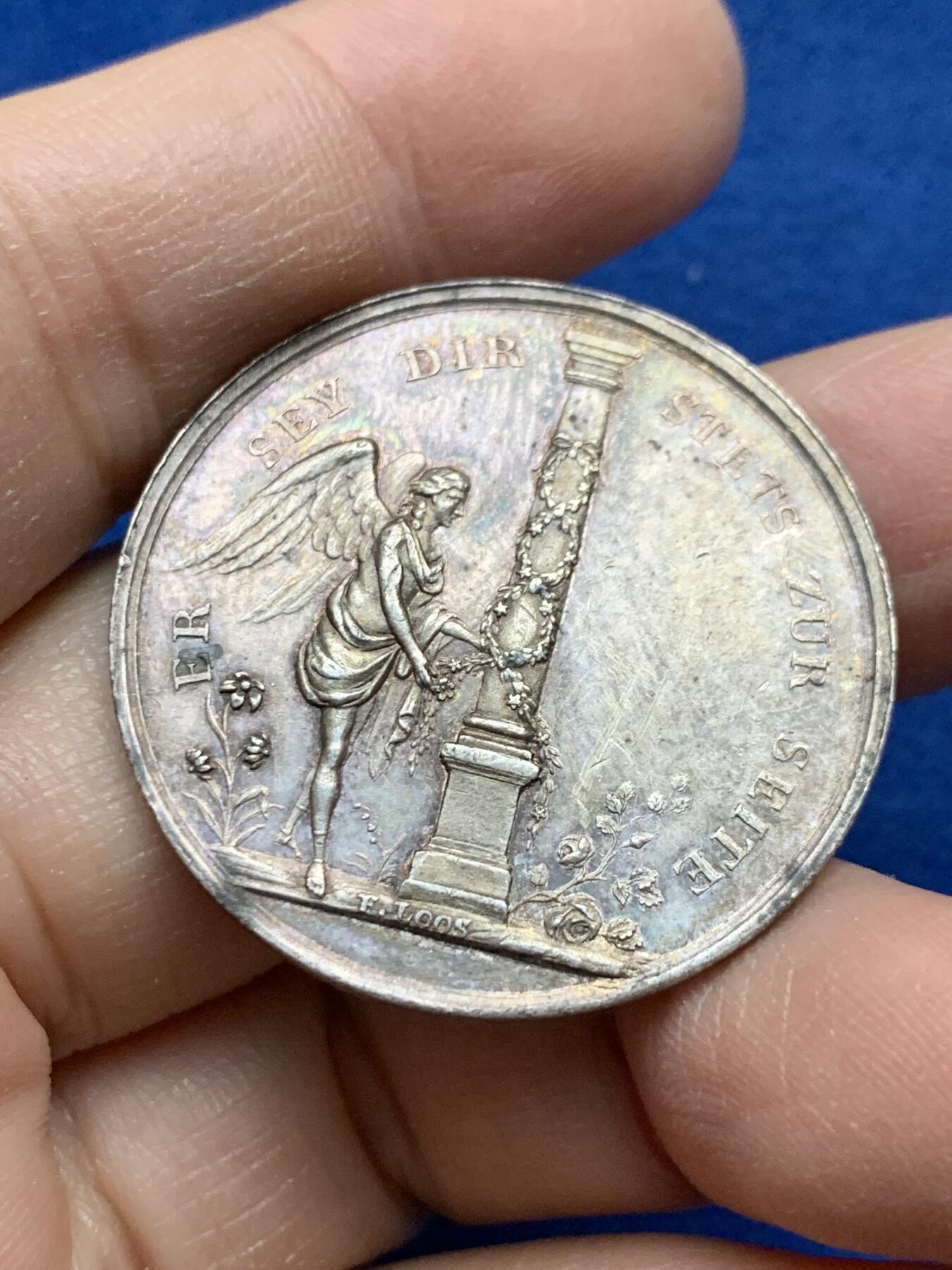 《竞宝斋》第443场 周日，周一，2场连拍 （全场包邮） 1800年前后 德国新世纪美好祝愿银章 友谊天长地久纪念银章 名家Loos作品 13.8克 34.9mm 细节见图