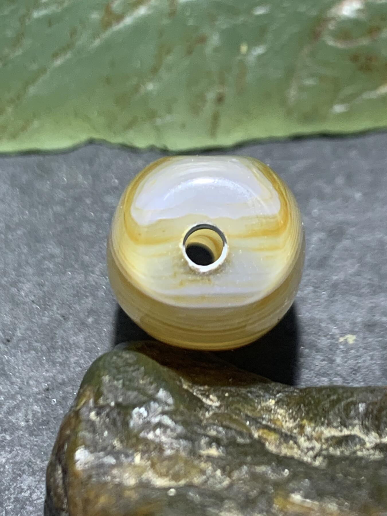 高玉化荔枝冻天眼纹缠丝玛瑙随形桶珠一颗