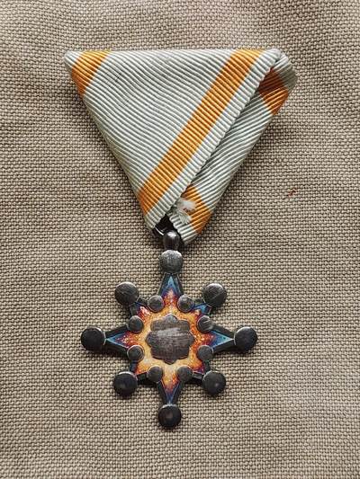 明治七等瑞宝纯银鎏金纪勋章 - 明治七等瑞宝纯银鎏金纪勋章