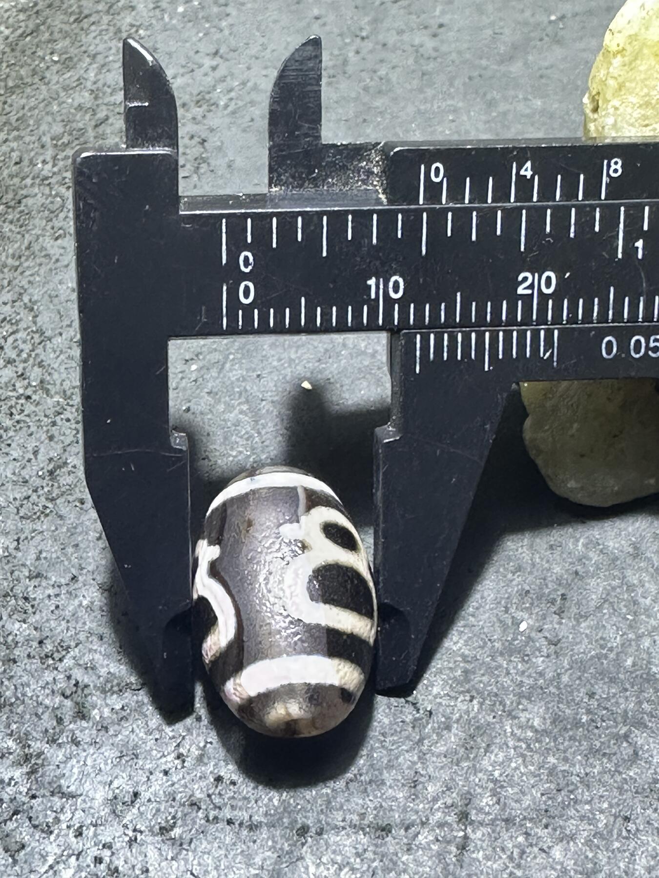 仅此一颗，精品藏传黑白玉髓财神天珠一颗