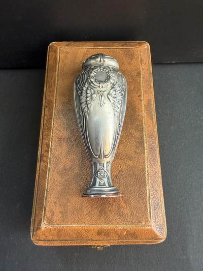 海外回流精品拍卖 - 法国回流银火漆印章 尺寸：高约8cm，重约33.3g 有银标，浮雕工艺精美。