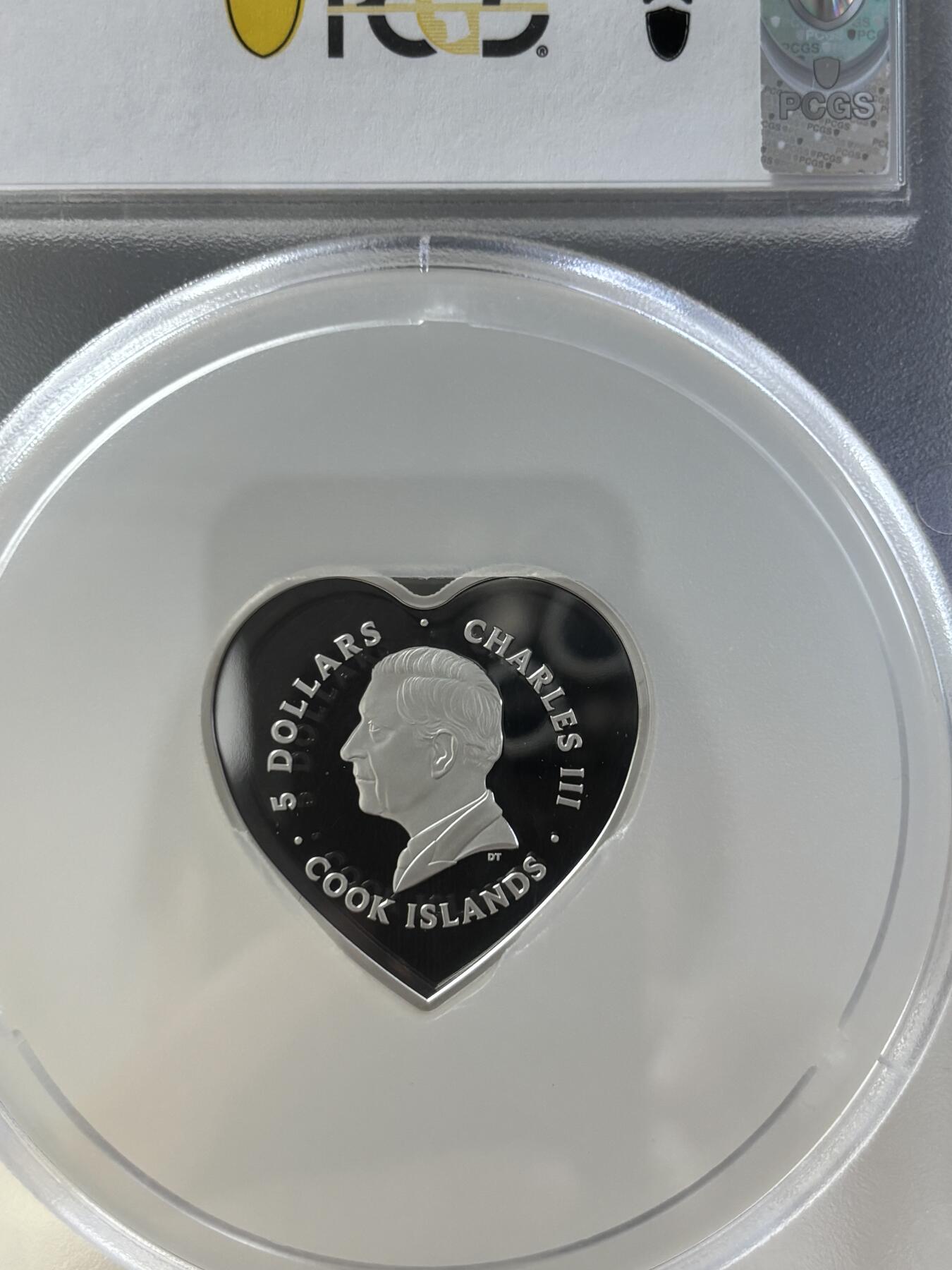 第184期拍卖 库克2025年无限辉煌情人节心形纪念银币PCGC-PR70首，9999银，20克，发行2025枚