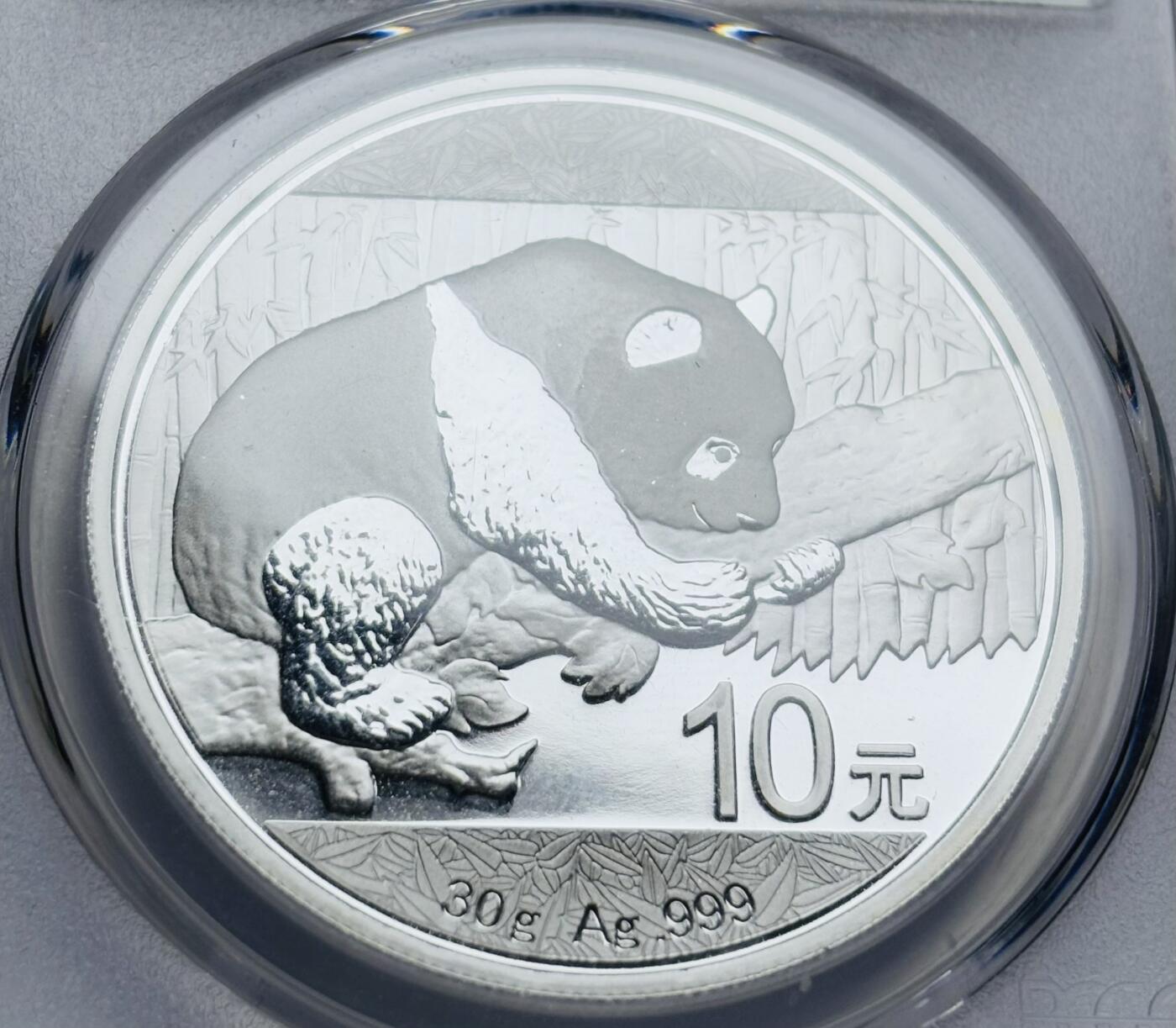 文馨钱币收藏第 283 场，【大雪鉴珍，寒英缀金】金银纪念币精品场，诚邀您的参与【长期接代拍品】 2016 年熊猫 10 元纪念大银币 30 克 999 纯银 PCGS 评级 70 分冠军分，妥妥的顶级收藏品相