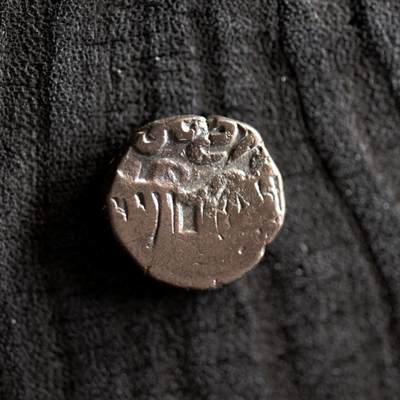 【良泉】【2025年最后一场】12月18日晚19.30点开拍！188组【直播场】西方古代钱币、丝路杂项、印章！ - 公元9-12世纪【乔汉王朝】匿名“萨曼塔·提婆”吉塔尔，3.4克