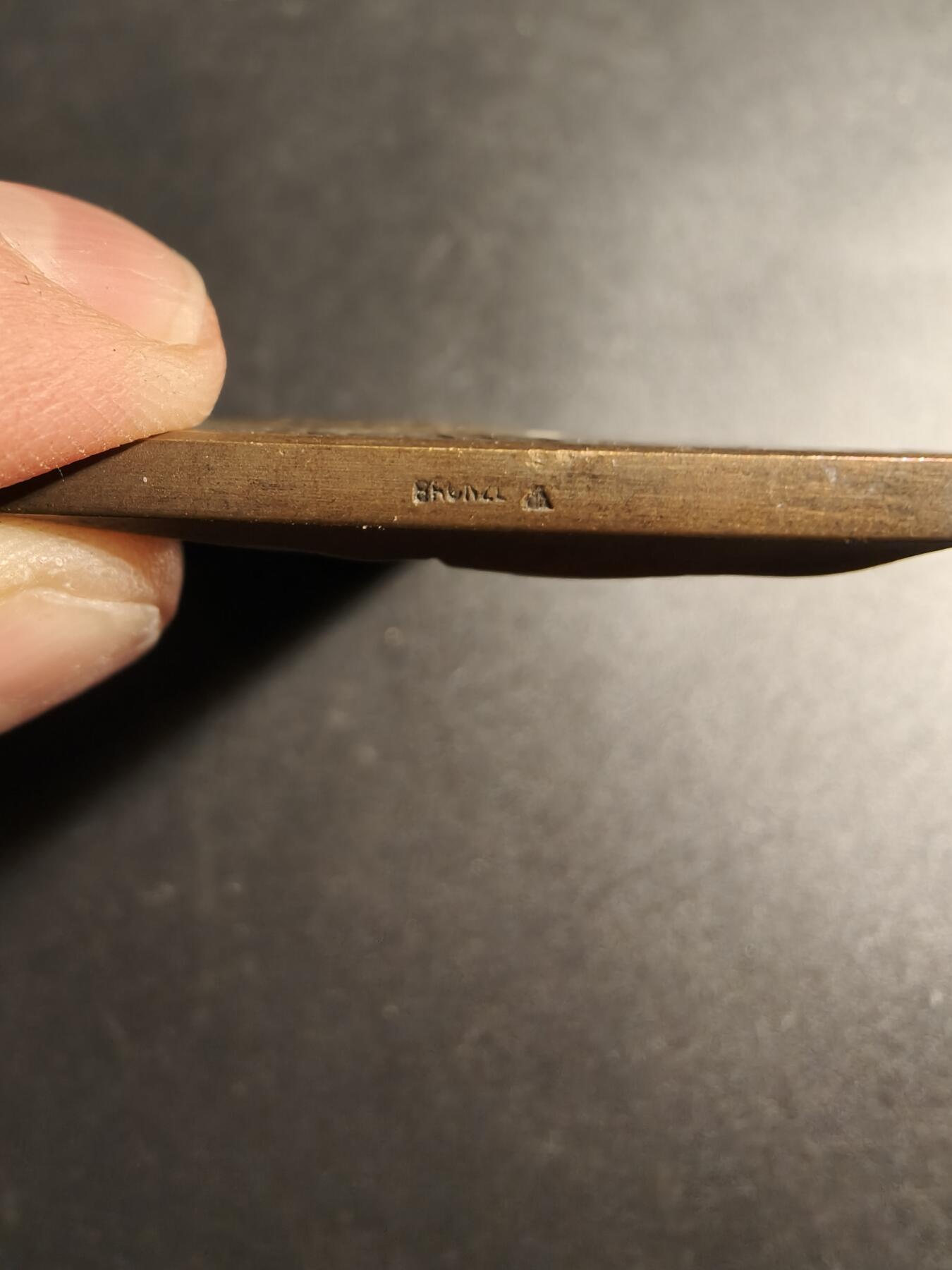 老王徽章第167期 法国口腔科专家路易·卢梭-德塞勒教授方形大铜章    高浮雕    尺寸51×66mm.    重量119.2g