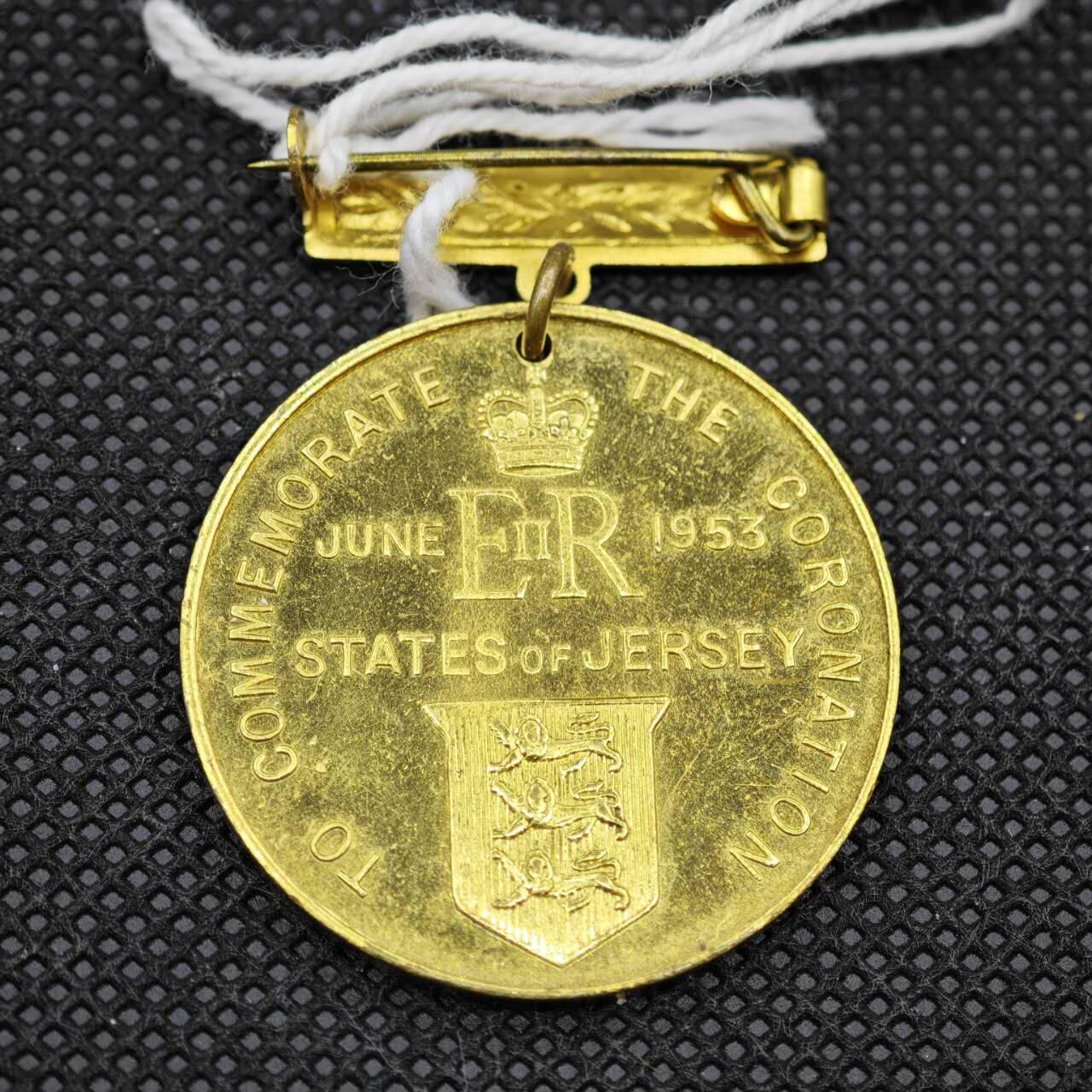 【淘币小摊】限时拍第八百一十六拍  纪念章场  满百包邮可预留两周  周一统一发货   泽西岛1953年女王登基纪念章直径35mm