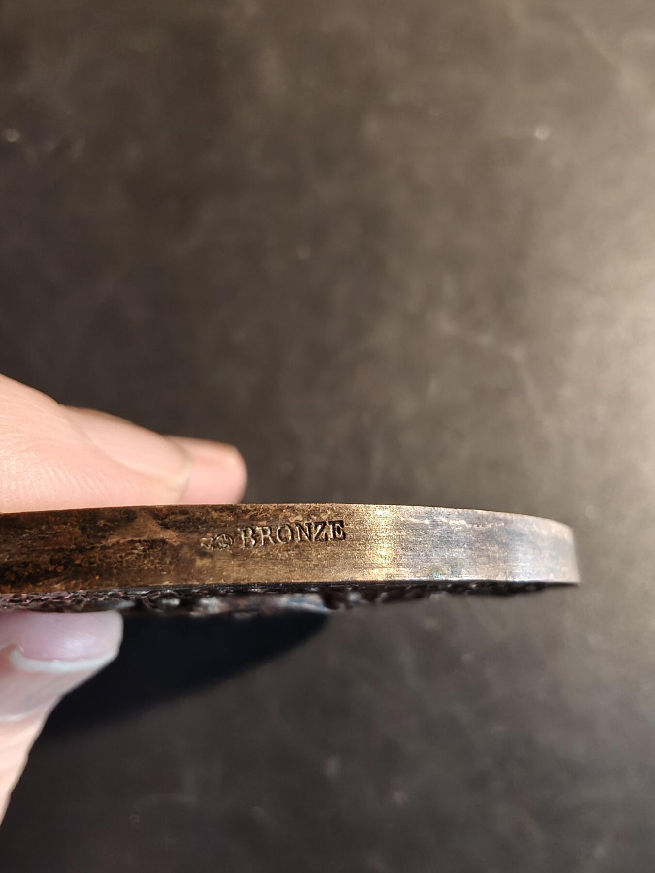 老王徽章第167期 法国德卡泽维尔市长保罗·拉马迪耶大铜章     直径66mm.    重量167？6g