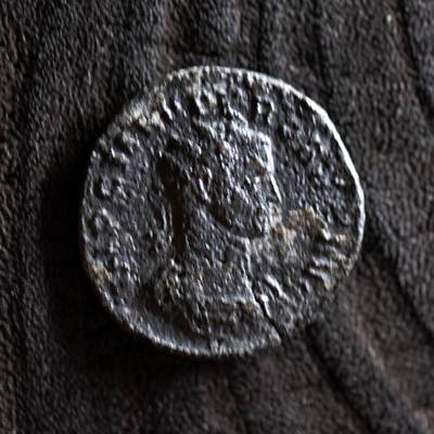 【良泉】【2025年最后一场】12月18日晚19.30点开拍！188组【直播场】西方古代钱币、丝路杂项、印章！ - 公元277-280年【古罗马】普罗布斯“和谐女神与太阳神索尔”洗银币，3.2克