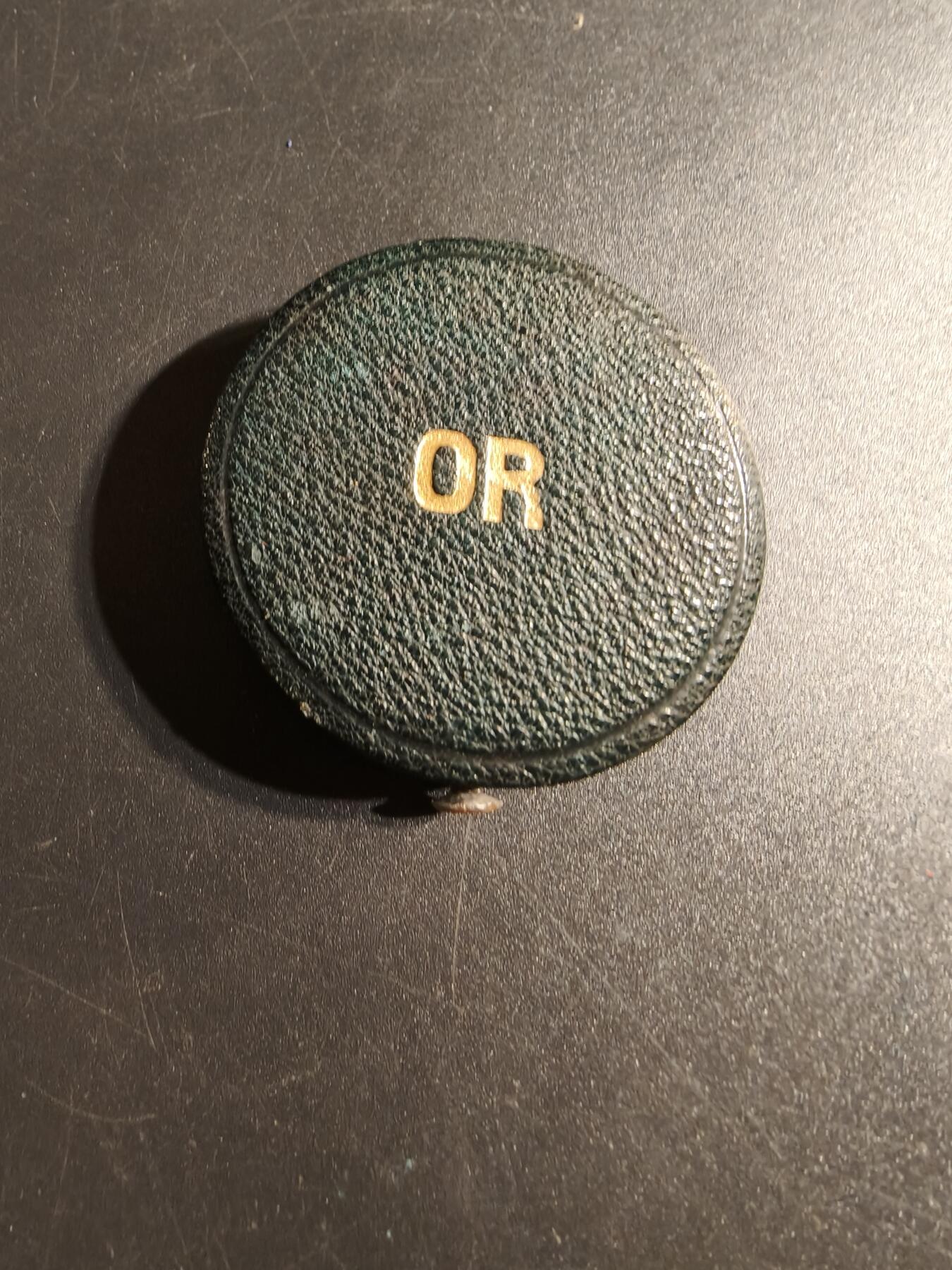 老王徽章第167期 法国大尺寸镀金银婚章    原盒    950银镀金    大尺寸直径34mm.   重量18.2g.     带边铭背铭     少见极早期1822年！