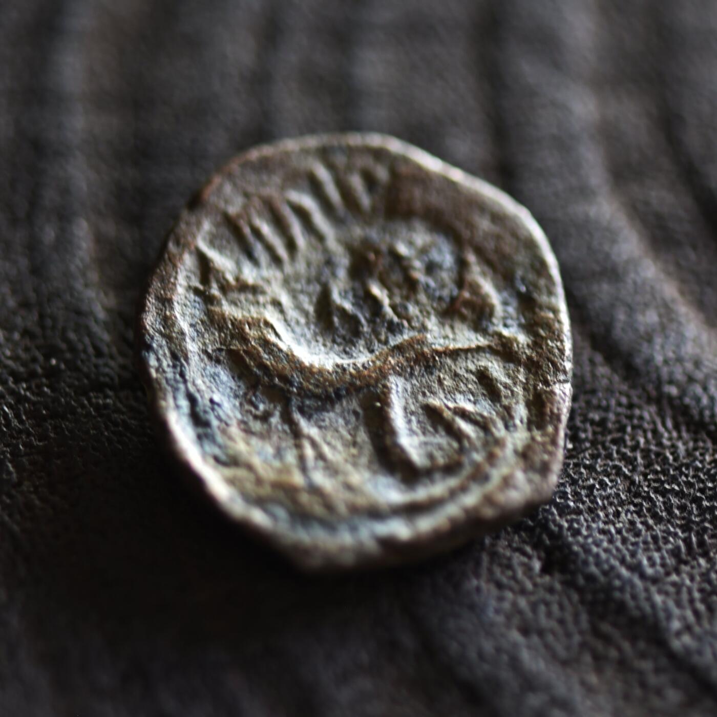 【良泉】【2025年最后一场】12月18日晚19.30点开拍！188组【直播场】西方古代钱币、丝路杂项、印章！ 【塞琉古铜币复打？】公元20-40年【纳巴泰王国】《圣经》中记载的阿雷塔斯四世发行的铜币，正面为阿雷塔斯四世和皇后莎琪拉特，背面为纳巴泰阿拉姆语“纳巴泰国王阿雷塔斯”。4.03克