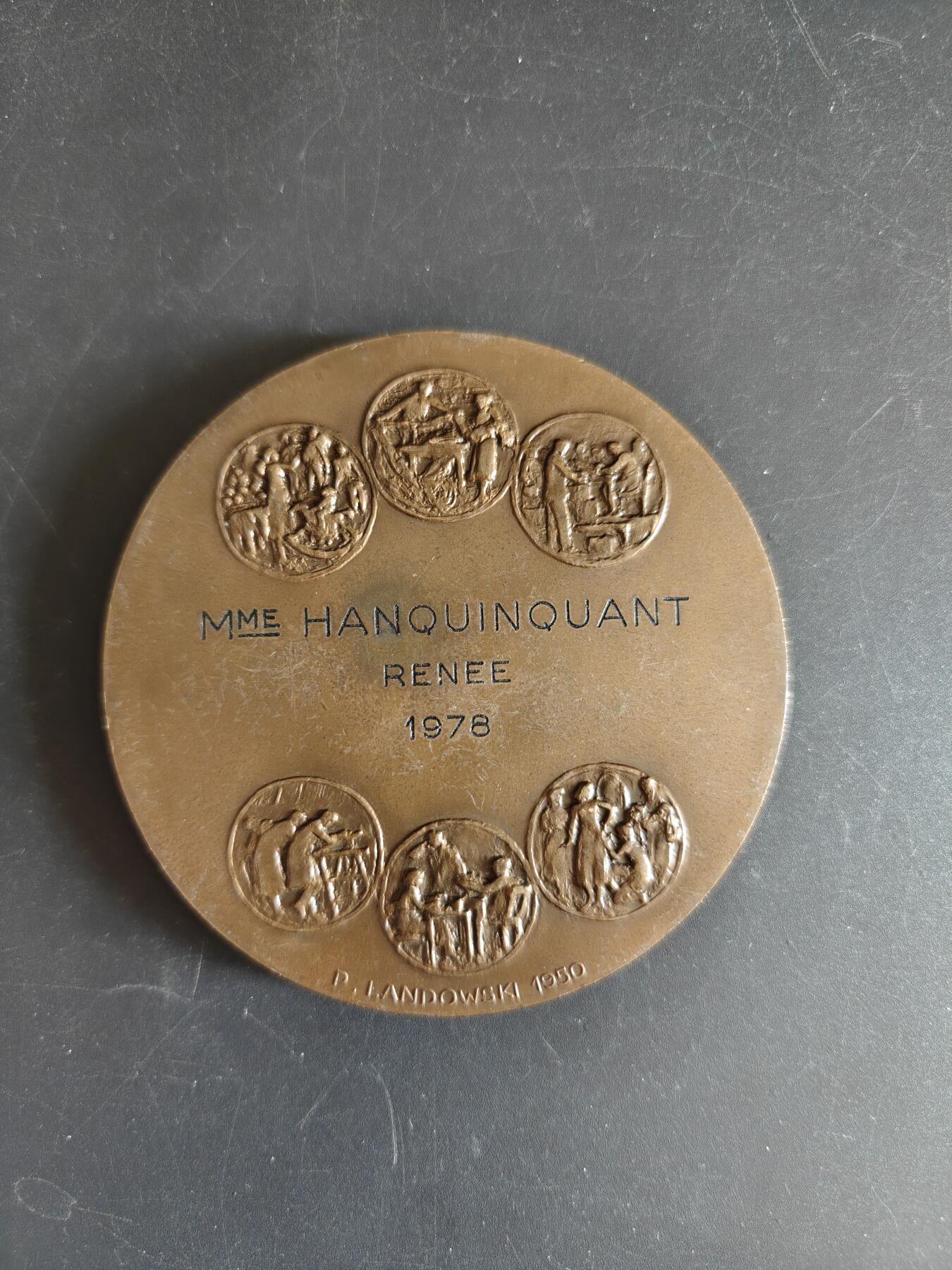 老王徽章第167期 法国国家工商总会大铜章     直径80mm     重量258.7g