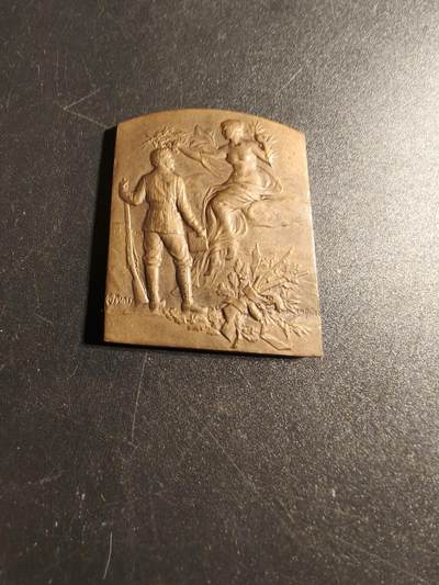 老王徽章第167期 - 法国吕内维尔射击协会方形大铜章     尺寸39×30mm.    重量28.9g