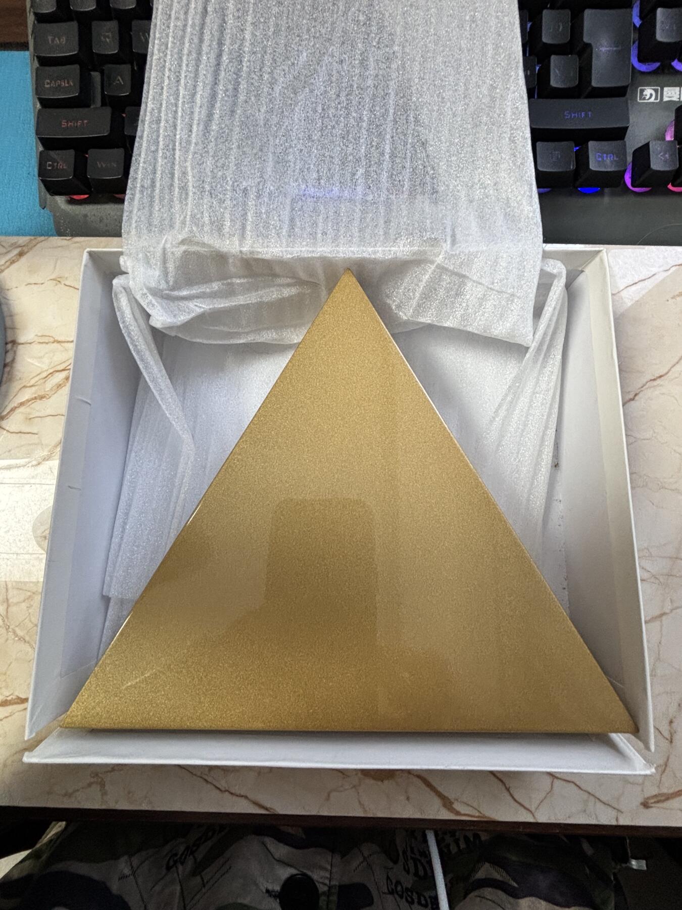 第184期拍卖 马恩2009年古埃及图坦卡门壁画三角纪念银币，999银，1盎司，发行3000枚