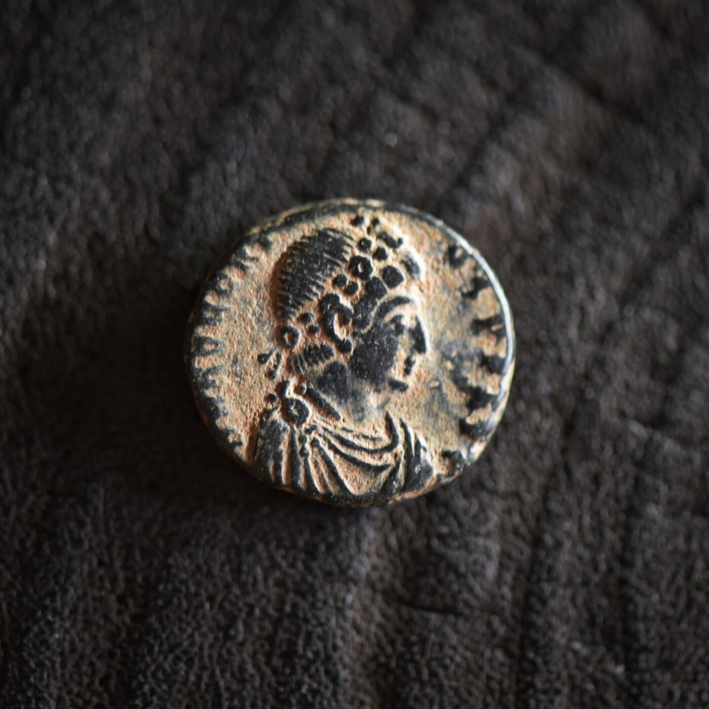 【良泉】【2025年最后一场】12月18日晚19.30点开拍！188组【直播场】西方古代钱币、丝路杂项、印章！ 【美品】公元395-401年【古罗马】西罗马帝国首位皇帝，霍诺里乌斯（洪诺留）铜币，2.79克