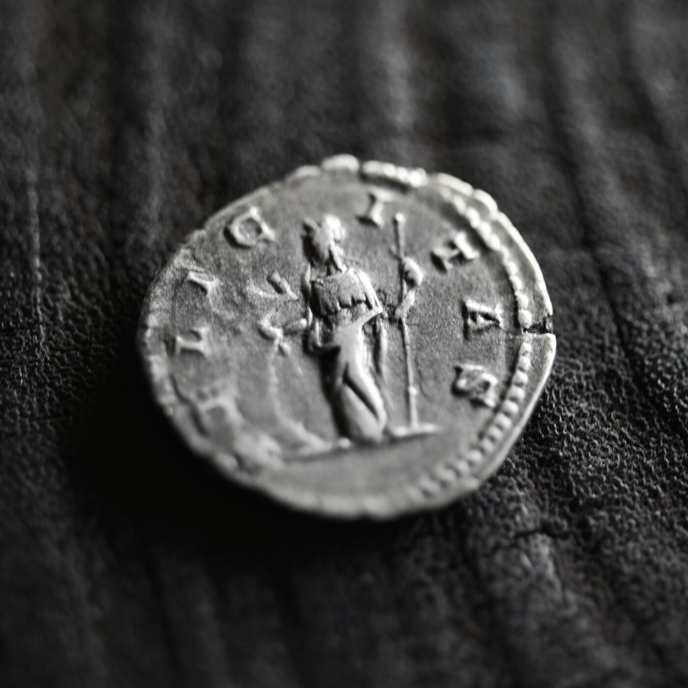 【良泉】【2025年最后一场】12月18日晚19.30点开拍！188组【直播场】西方古代钱币、丝路杂项、印章！ 公元211-217年【古罗马】暴君卡拉卡拉为其母亲尤利娅·多姆娜打制“幸运女神”第纳尔银币，3.22克