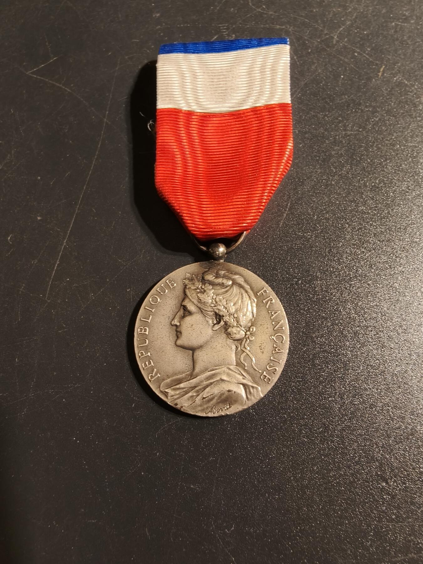 老王徽章第167期 法国银级劳工奖章    950银      12g  