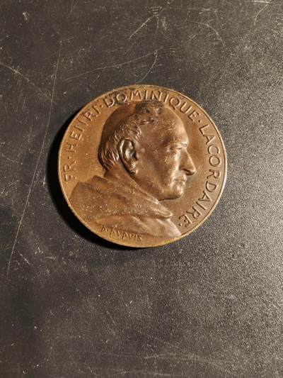 老王徽章第167期 - 法国苏雷兹学校大铜章     正面为法国著名政治家拉克代尔     直径36mm.    重量27.2g