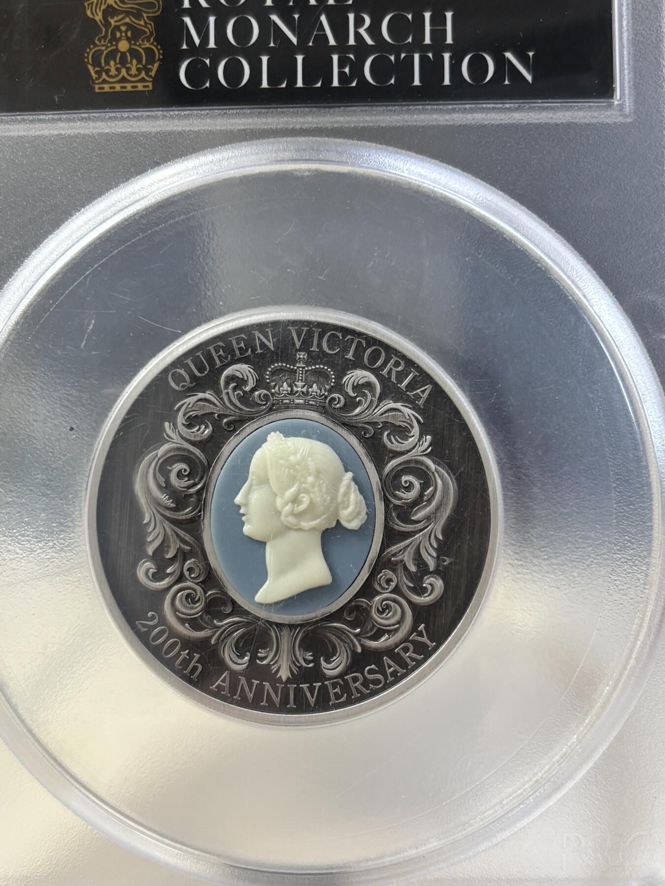 第184期拍卖 澳大利亚2019年维多利亚女王镶嵌银币PCGS-MS69，2盎司，9999银