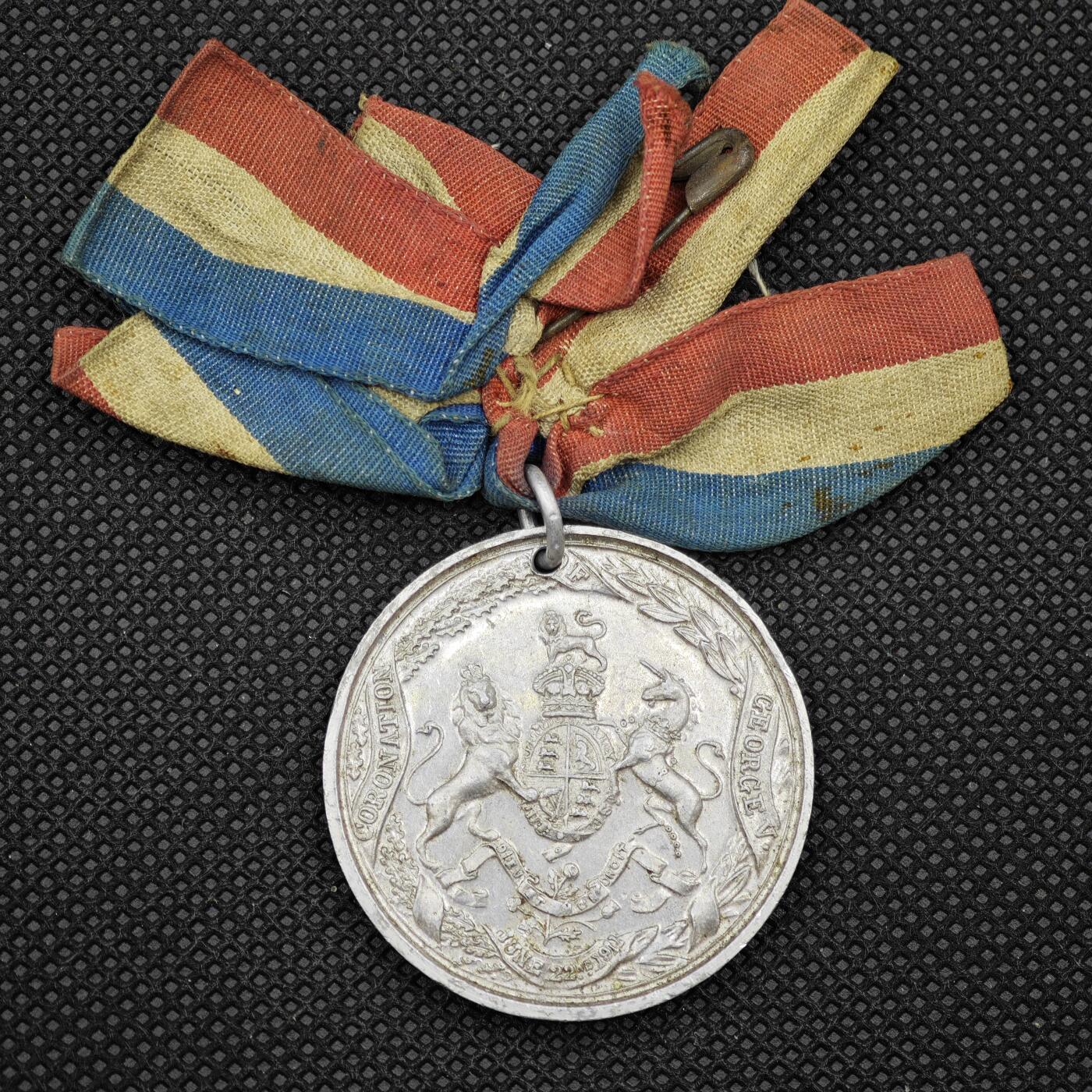 【淘币小摊】限时拍第八百一十六拍  纪念章场  满百包邮可预留两周  周一统一发货   英国1911年乔治五世加冕纪念章直径38mm