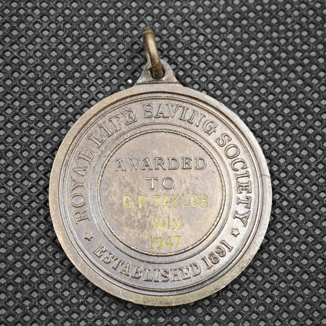 【淘币小摊】限时拍第八百一十六拍  纪念章场  满百包邮可预留两周  周一统一发货  英国社会救援奖章 直径33mm