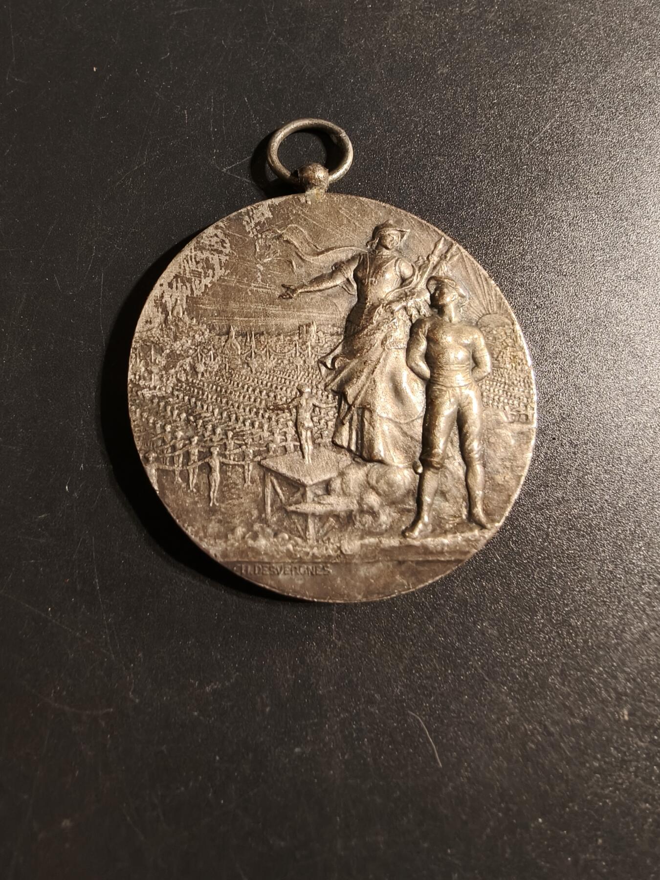 老王徽章第167期 法国体育协会镀银铜奖章     直径44mm.   重量44.9g