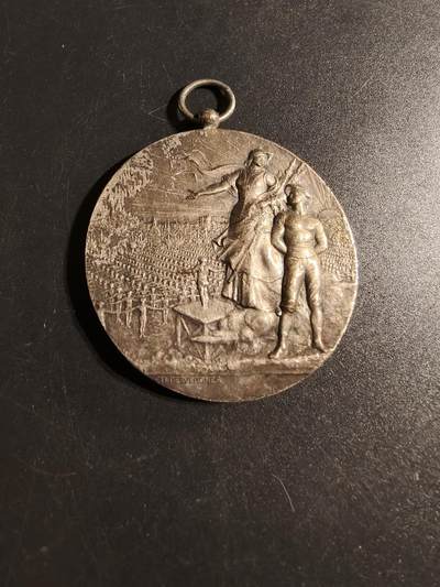 老王徽章第167期 - 法国体育协会镀银铜奖章     直径44mm.   重量44.9g