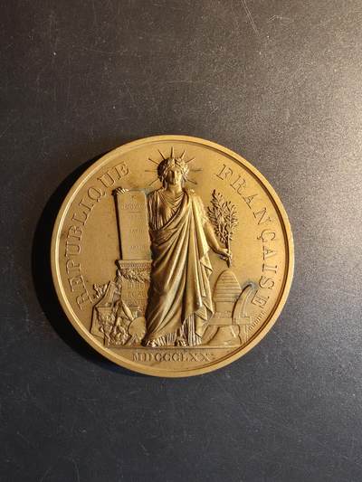 老王徽章第167期 - 法国玛丽安娜镀金大铜章     直径68mm    重量149.2g