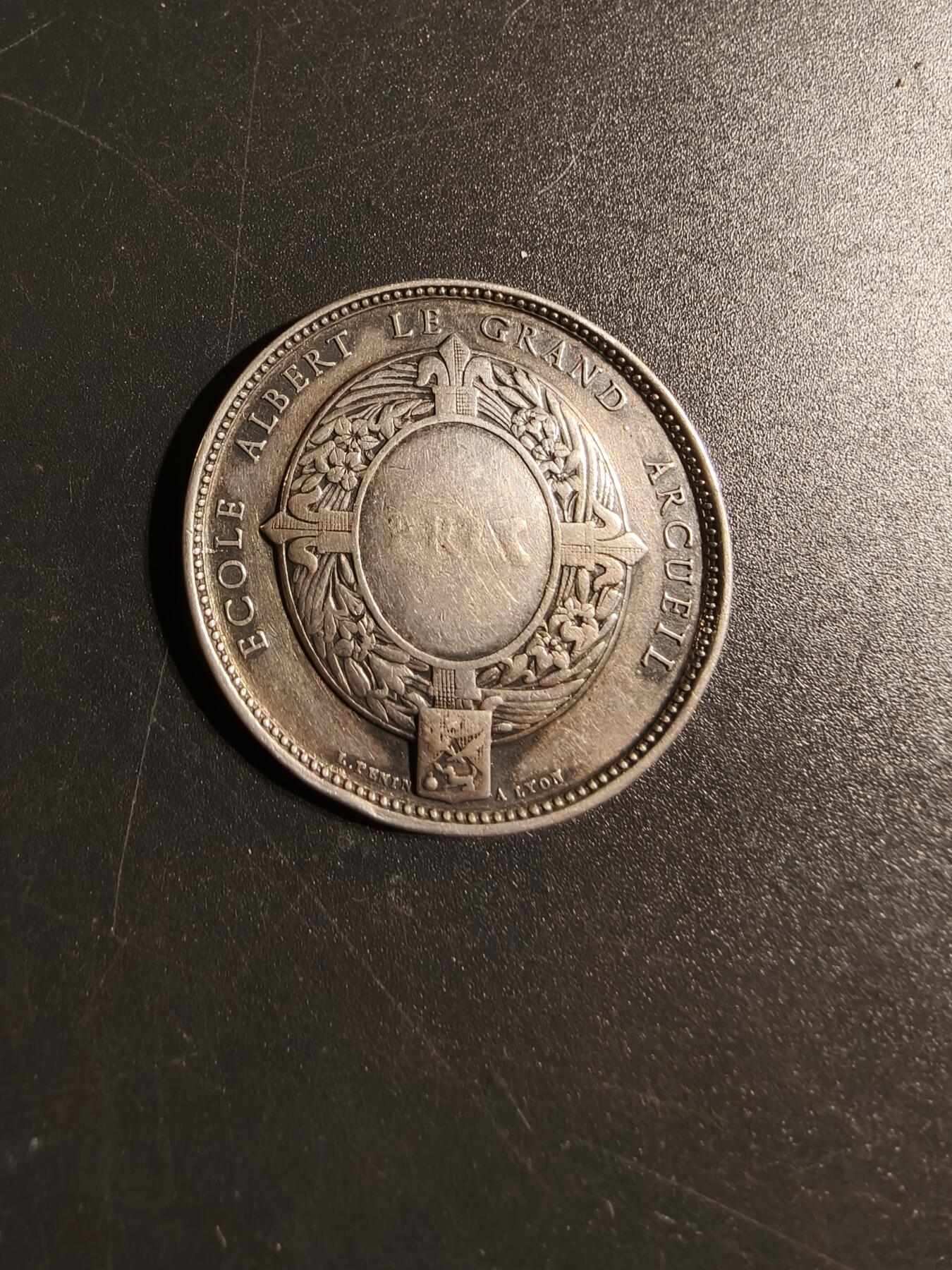 老王徽章第167期 法国亨利·多米尼克·拉科代尔银质代币    蜜蜂950银标     直径32mm.   重量12.7g