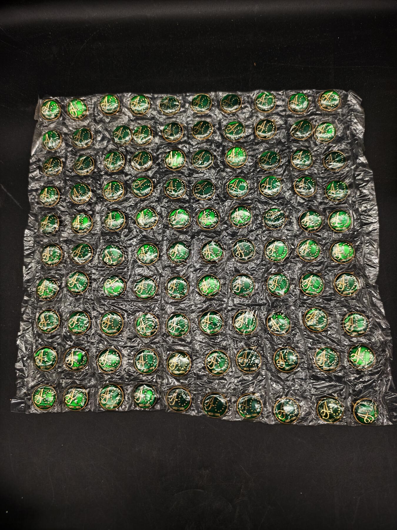 90期回流戒指饰品杂件纪念章丝路钱币专场 新疆自治区成立四十周年