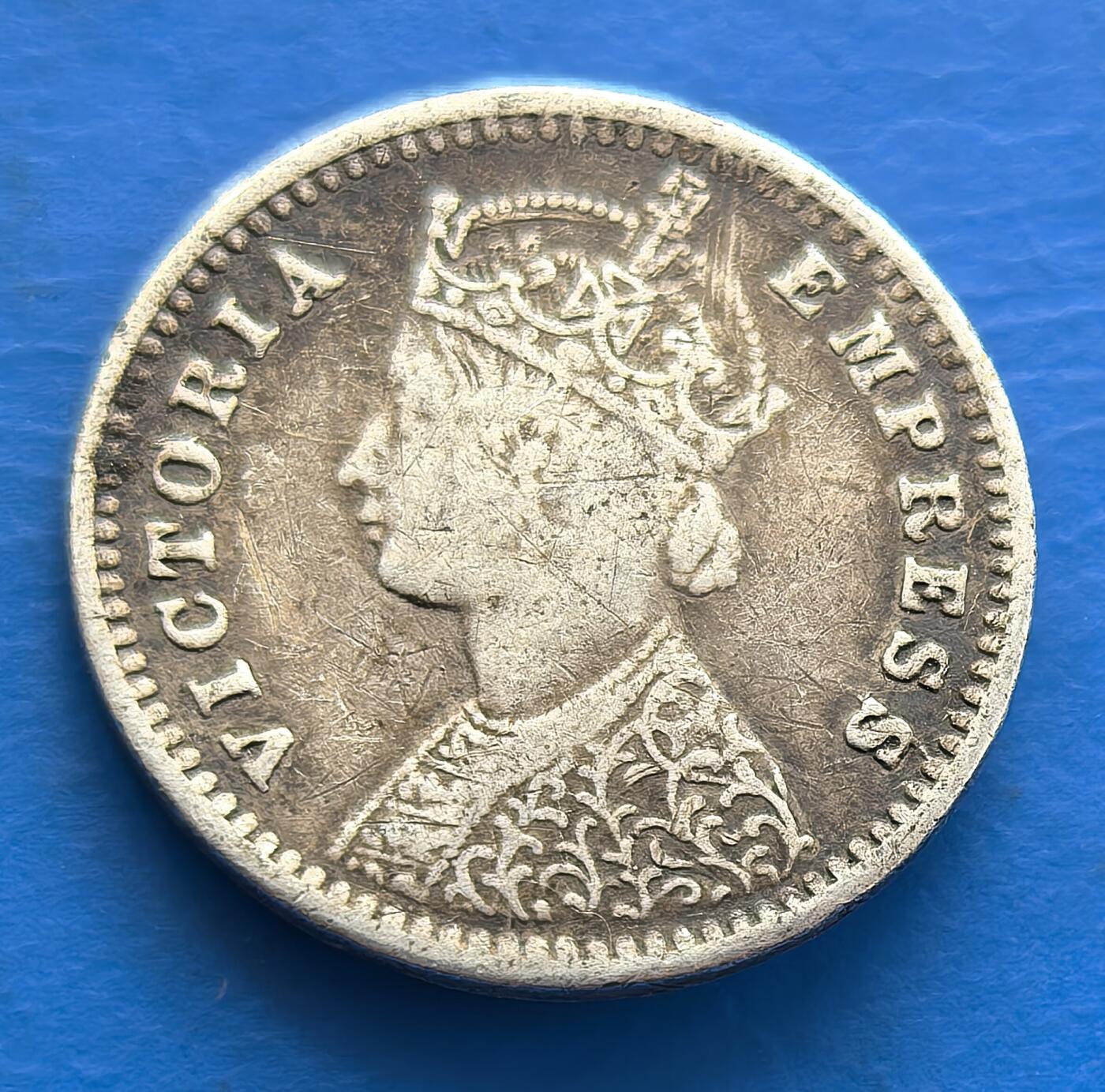 外国优质老铜币银币，周六九点倒数截拍，满百包邮，可寄存半年，喜欢朋友微信扫描二维码可直接参拍 印度1898年2安娜银币